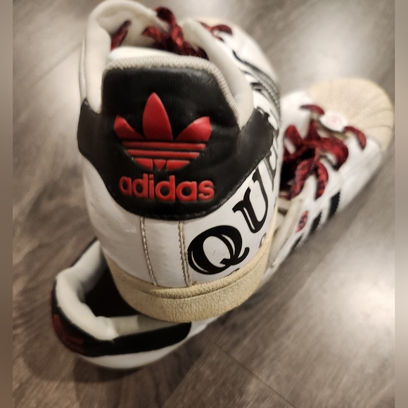 Adidas Superstar Limited Edition with Queens Borough Art No. 078777 - Picture 5 of 7